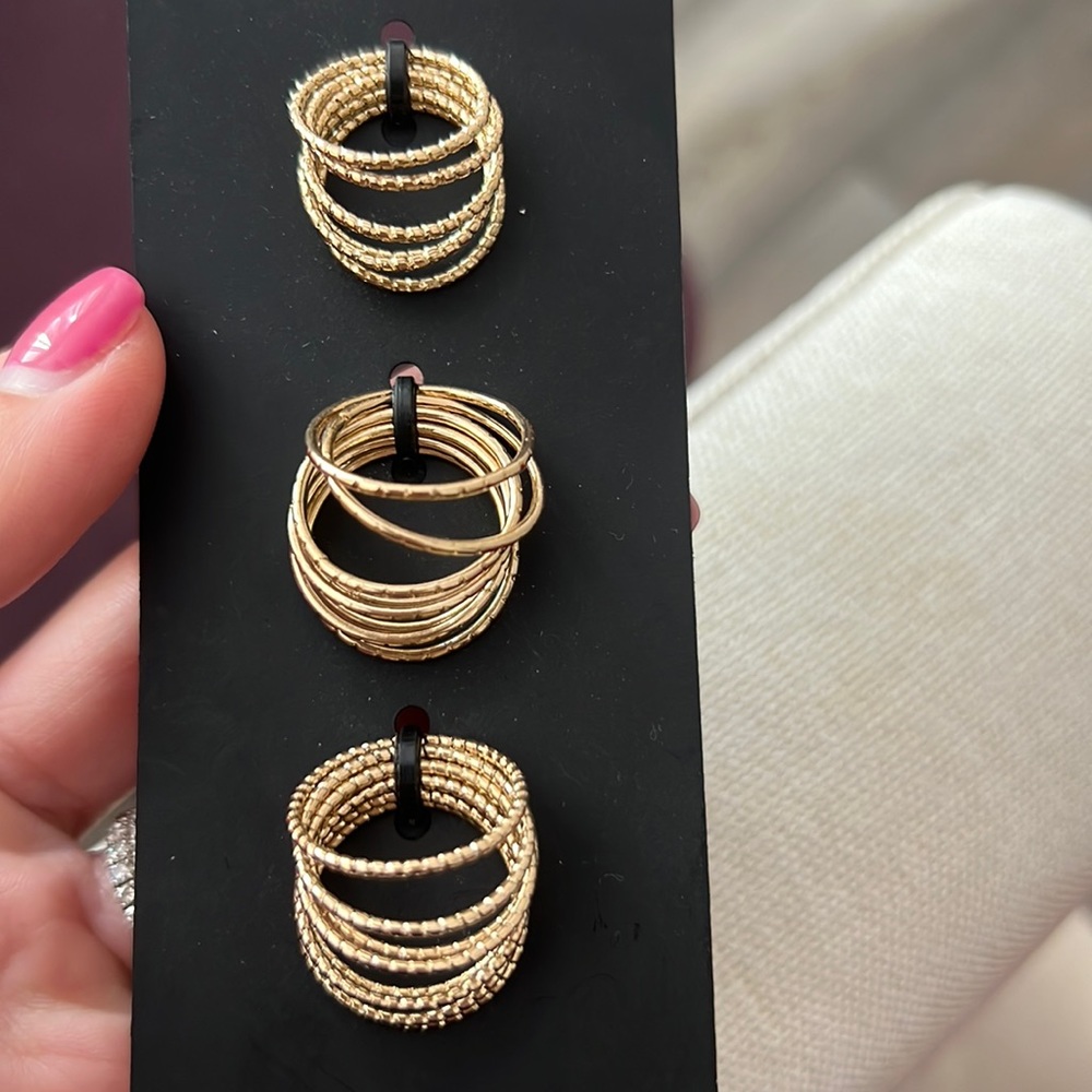 Set of rings and knuckle rings